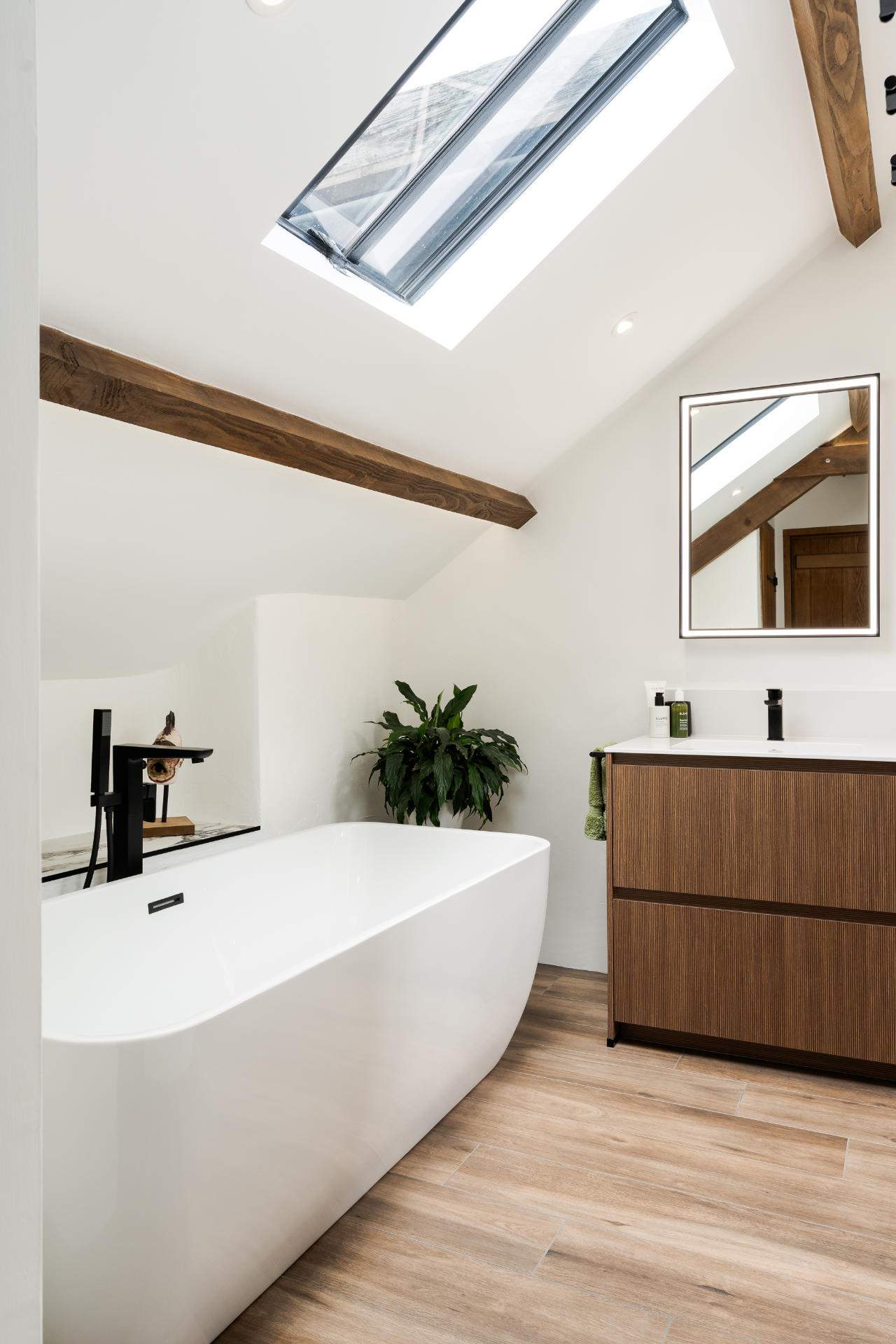 The modern free standing bath