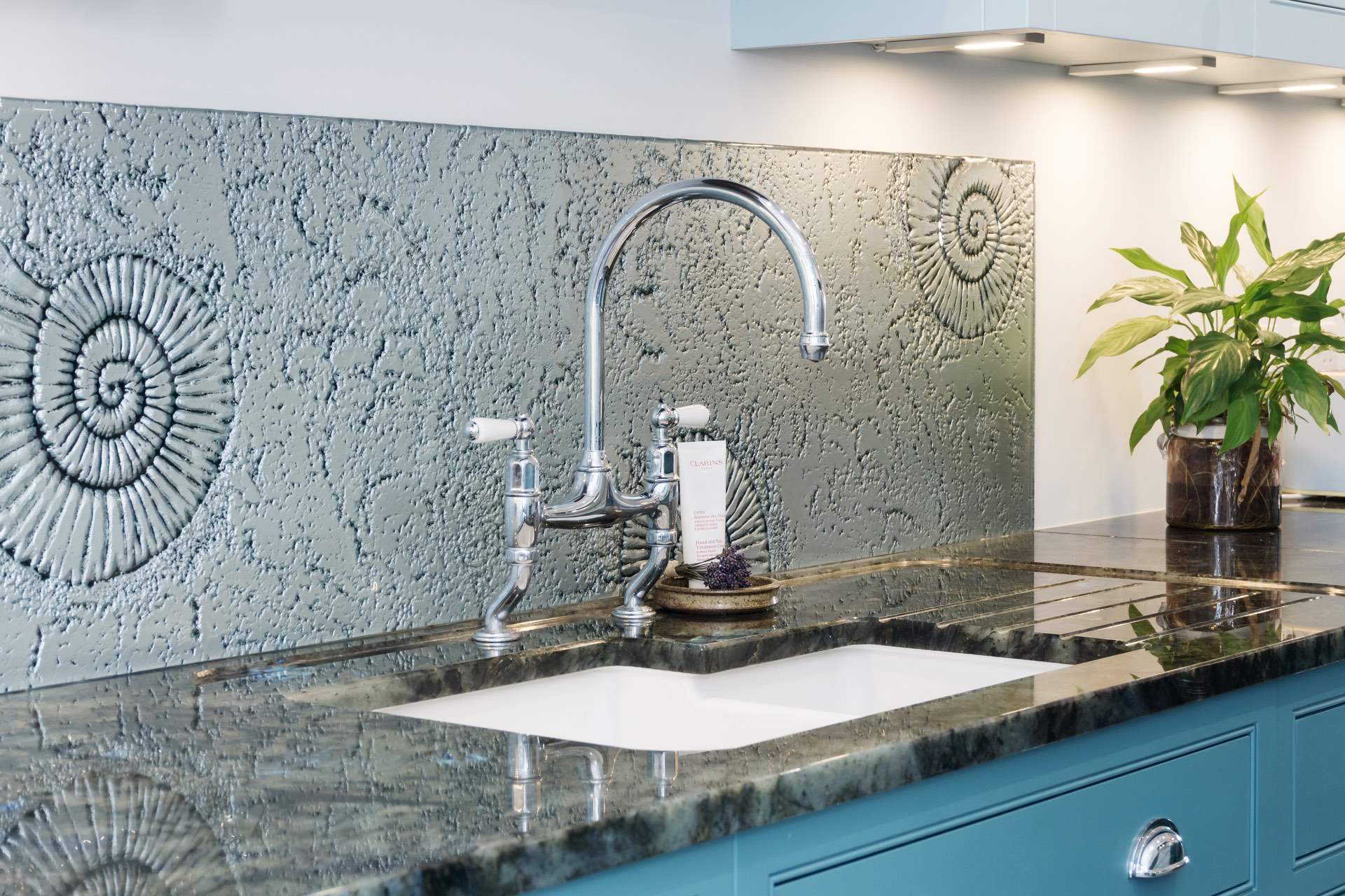 Ceramic sink