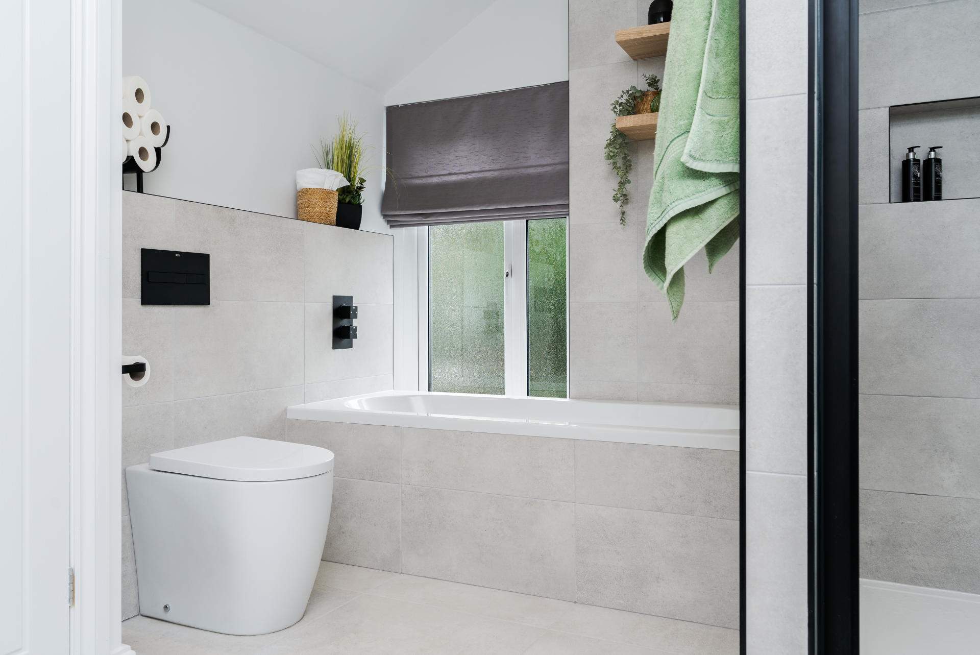 Recessed bath tub