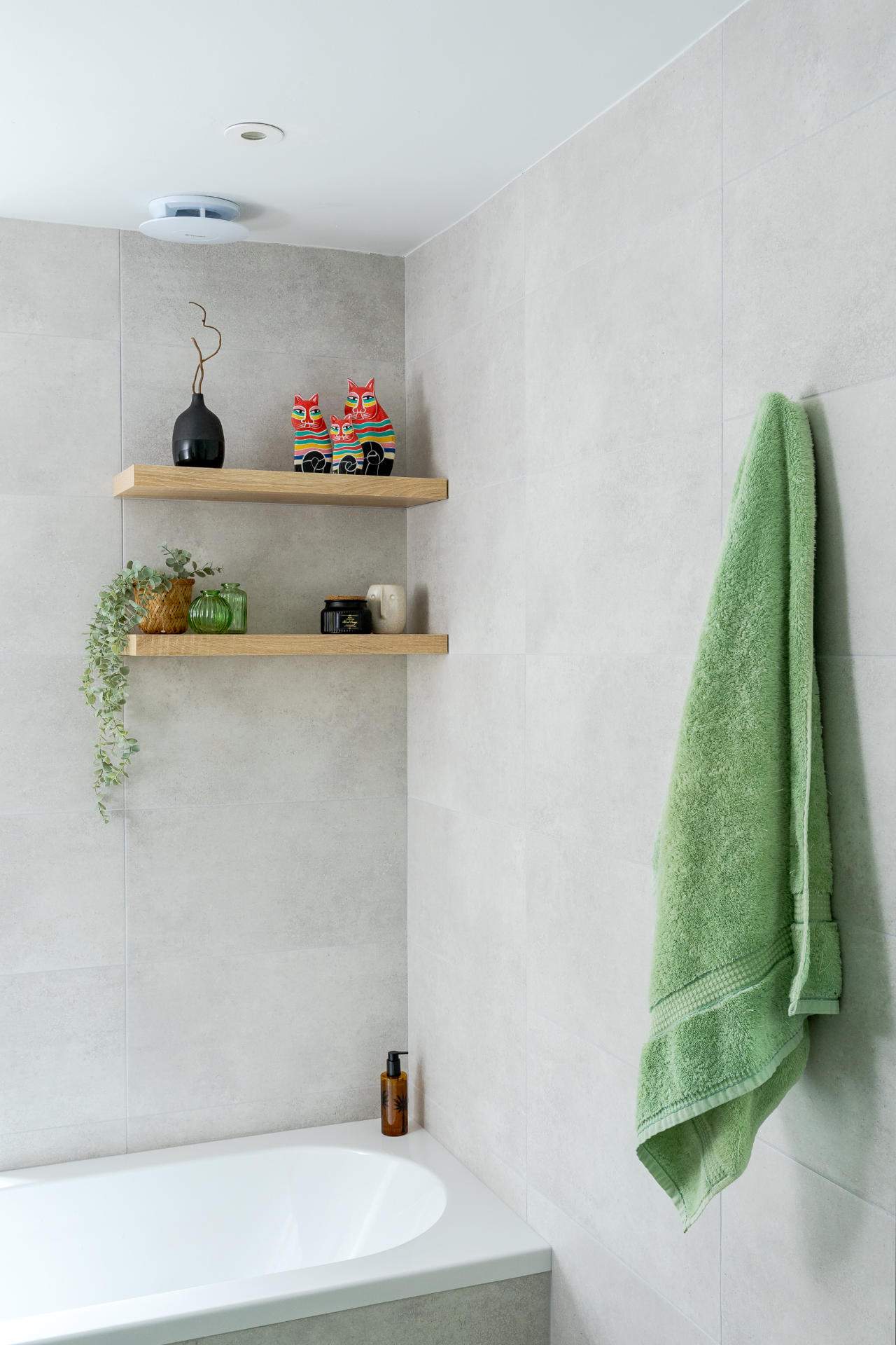 Simple shelving